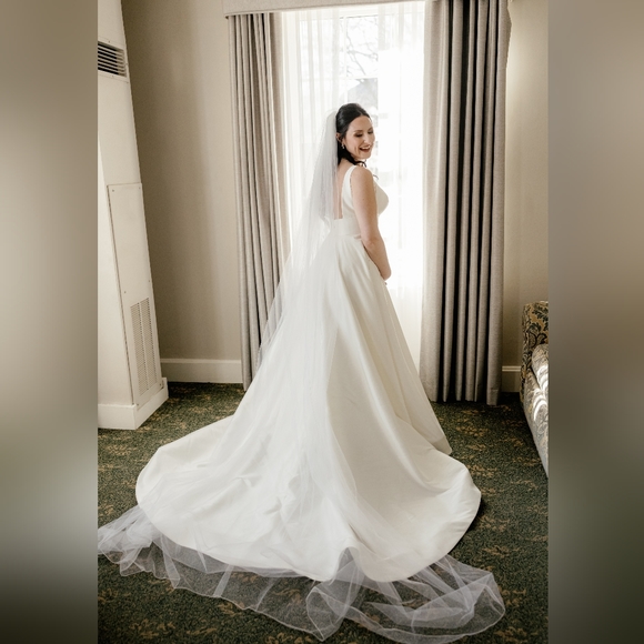 White Cathedral Length Veil - Picture 3 of 3